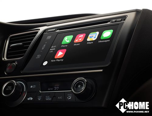 沃尔沃演示苹果carplay智能车载系统